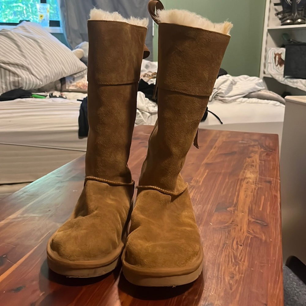 Kookaburra by Ugg boots with big bow on back